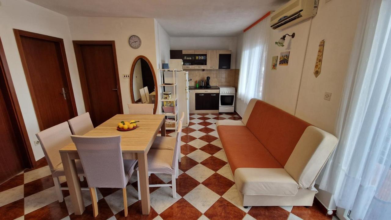Apartments With A Parking Space Mavarstica, Ciovo - 12435 Trogir Exterior photo